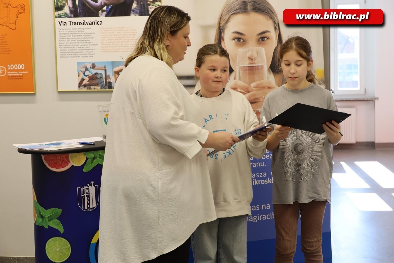 Zdjęcie w galerii na portalu naszraciborz.pl: Światowy Dzień Wody z Wodociągami w raciborskiej bibliotece wiadomości z regionu
