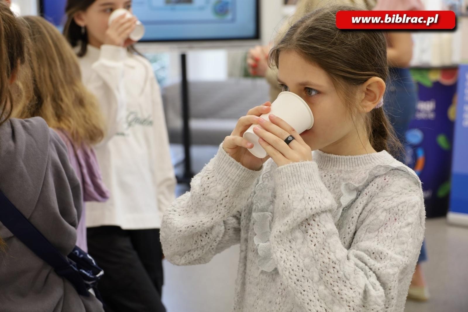 Zdjęcie w galerii na portalu naszraciborz.pl: Światowy Dzień Wody z Wodociągami w raciborskiej bibliotece wiadomości z regionu