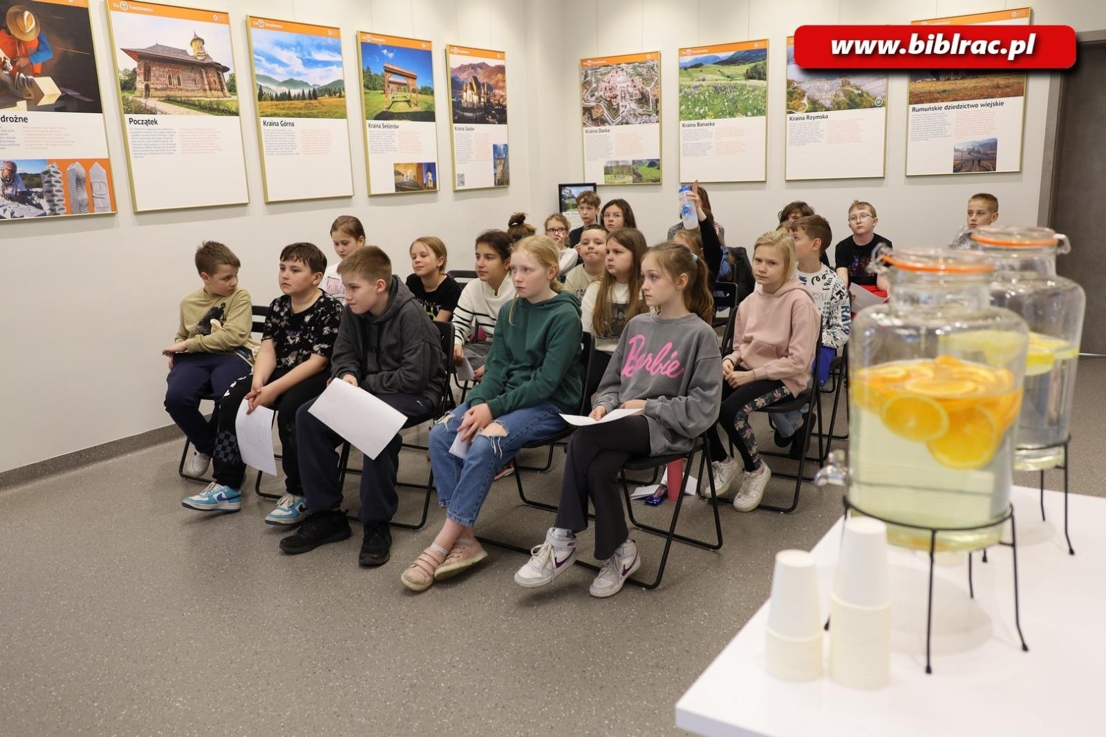 Zdjęcie w galerii na portalu naszraciborz.pl: Światowy Dzień Wody z Wodociągami w raciborskiej bibliotece wiadomości z regionu
