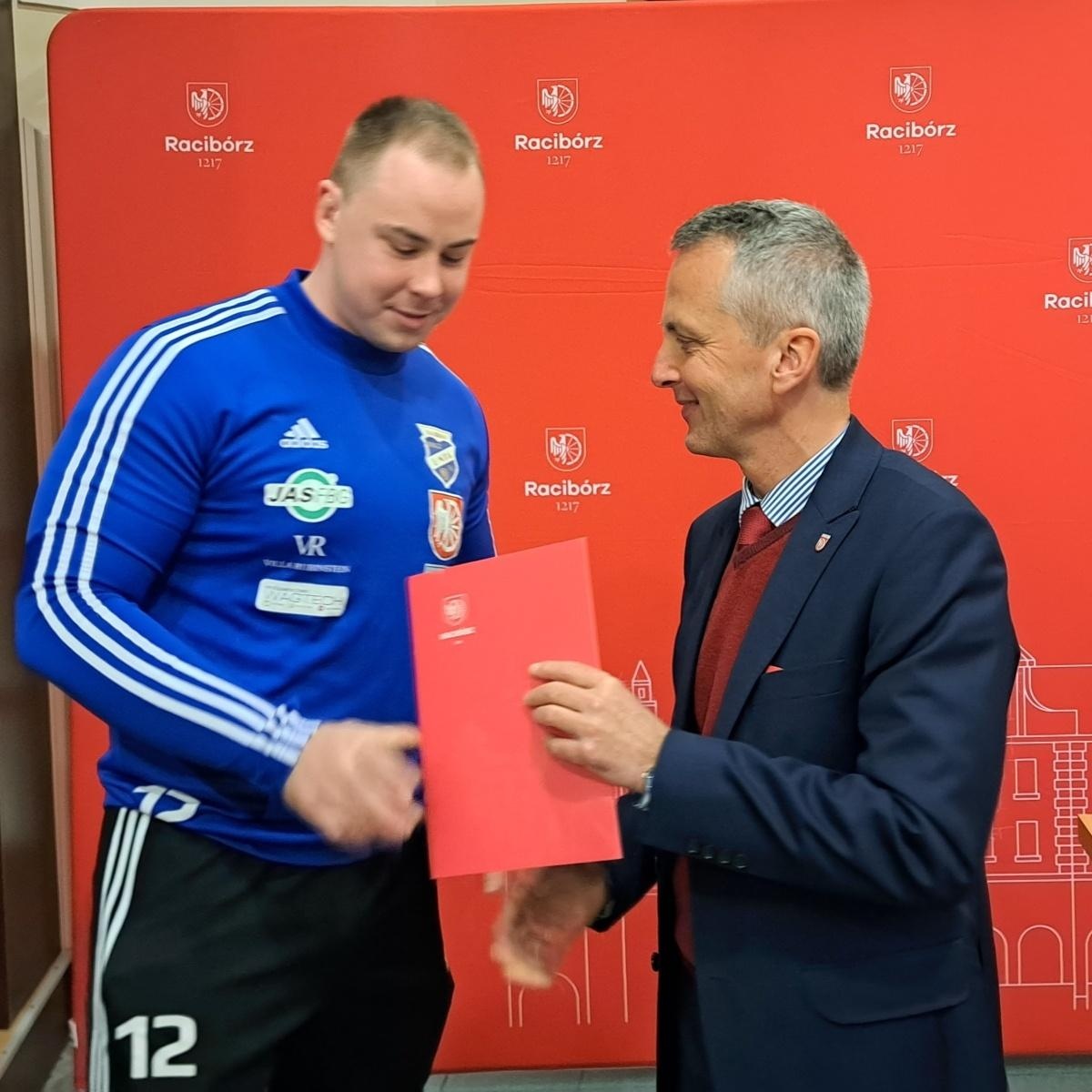 Zdjęcie w galerii na portalu naszraciborz.pl: Nagrody sportowe od miasta Racibórz wręczone wiadomości z regionu