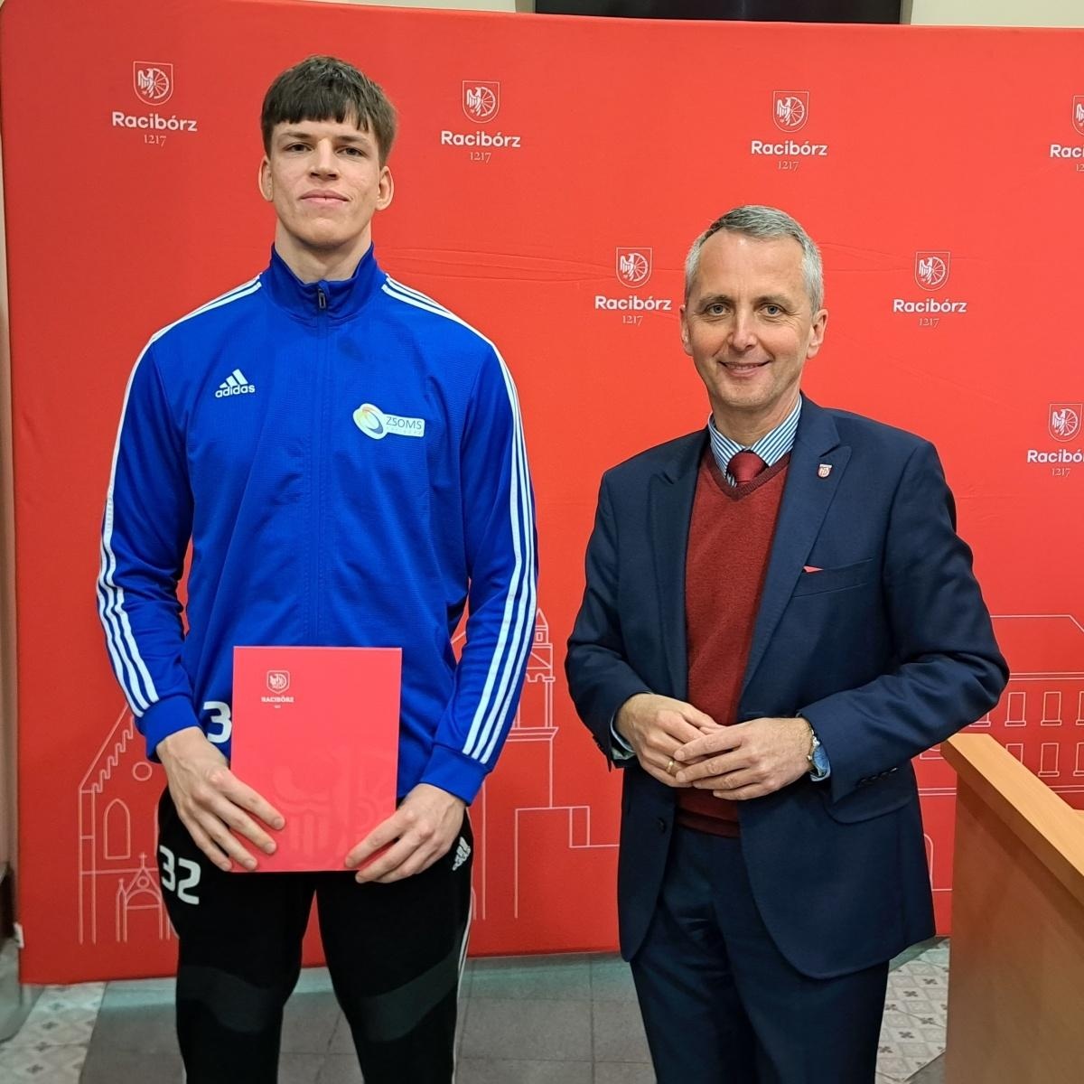 Zdjęcie w galerii na portalu naszraciborz.pl: Nagrody sportowe od miasta Racibórz wręczone wiadomości z regionu