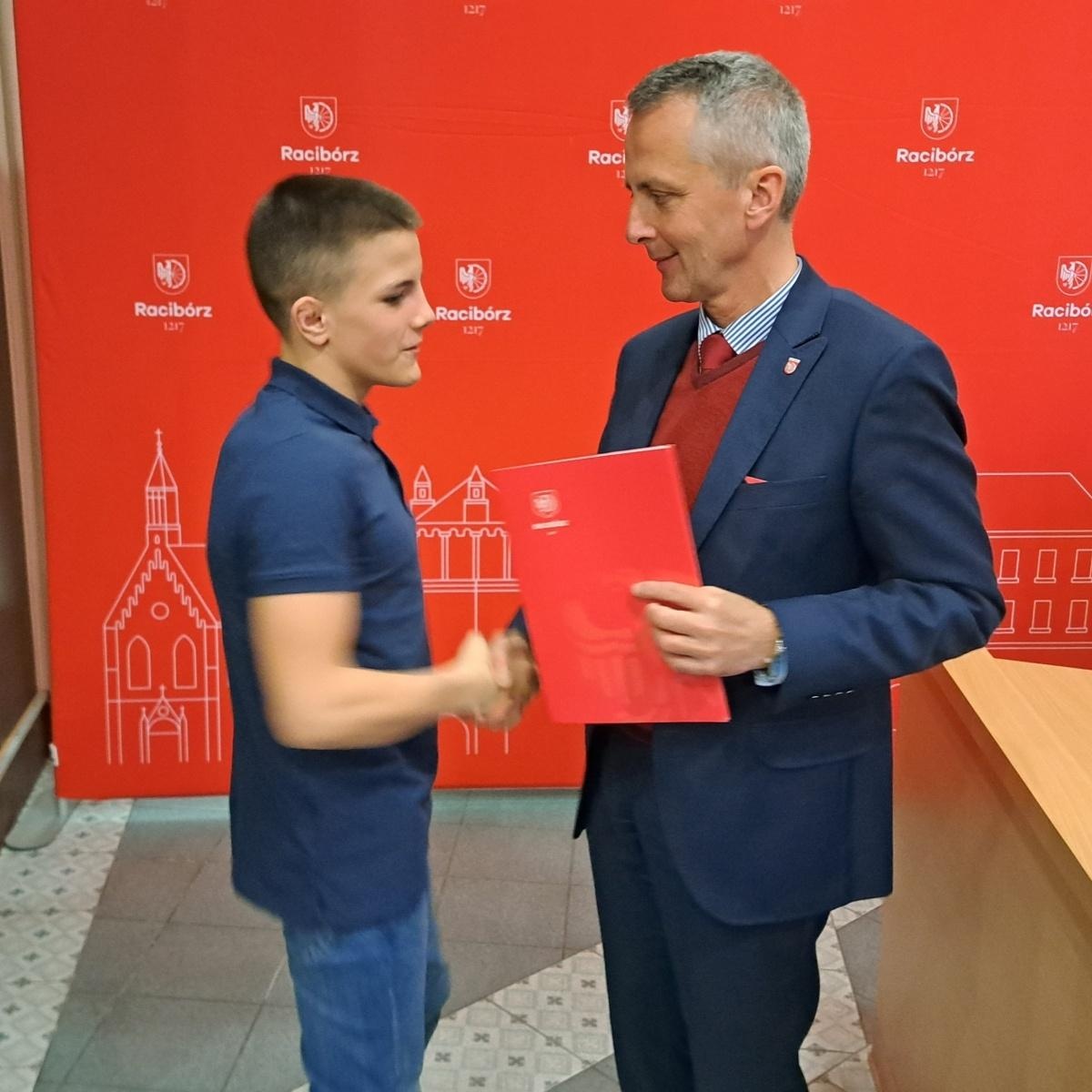 Zdjęcie w galerii na portalu naszraciborz.pl: Nagrody sportowe od miasta Racibórz wręczone wiadomości z regionu