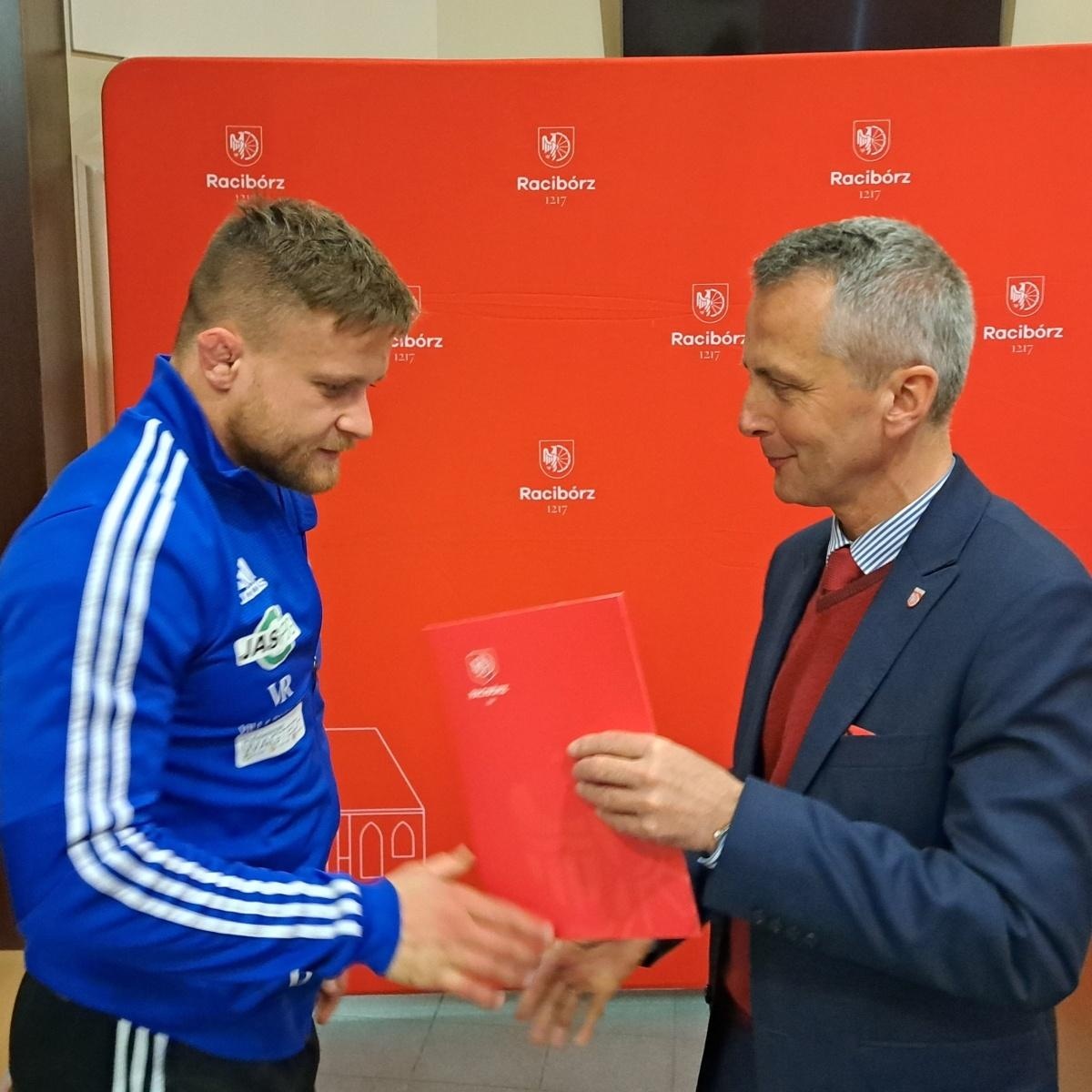 Zdjęcie w galerii na portalu naszraciborz.pl: Nagrody sportowe od miasta Racibórz wręczone wiadomości z regionu