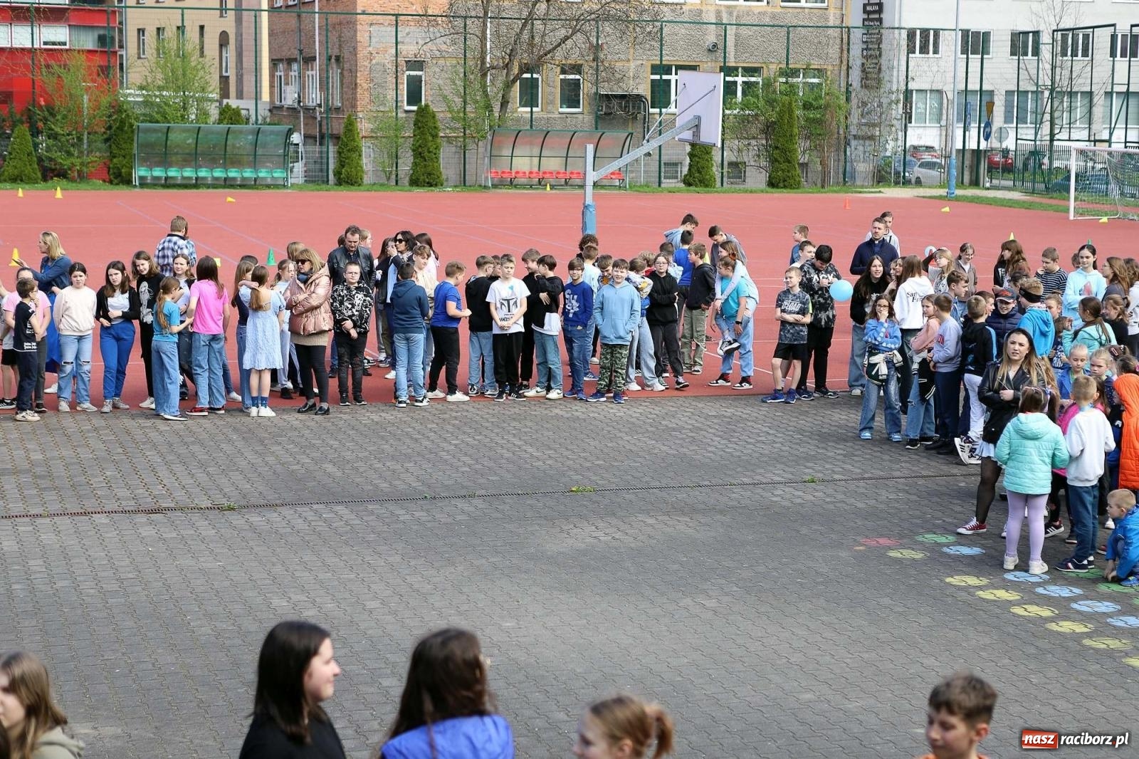 Zdjęcie w galerii na portalu naszraciborz.pl: Dzień Świadomości Autyzmu w SP 13 [FOTO i WIDEO] wiadomości z regionu