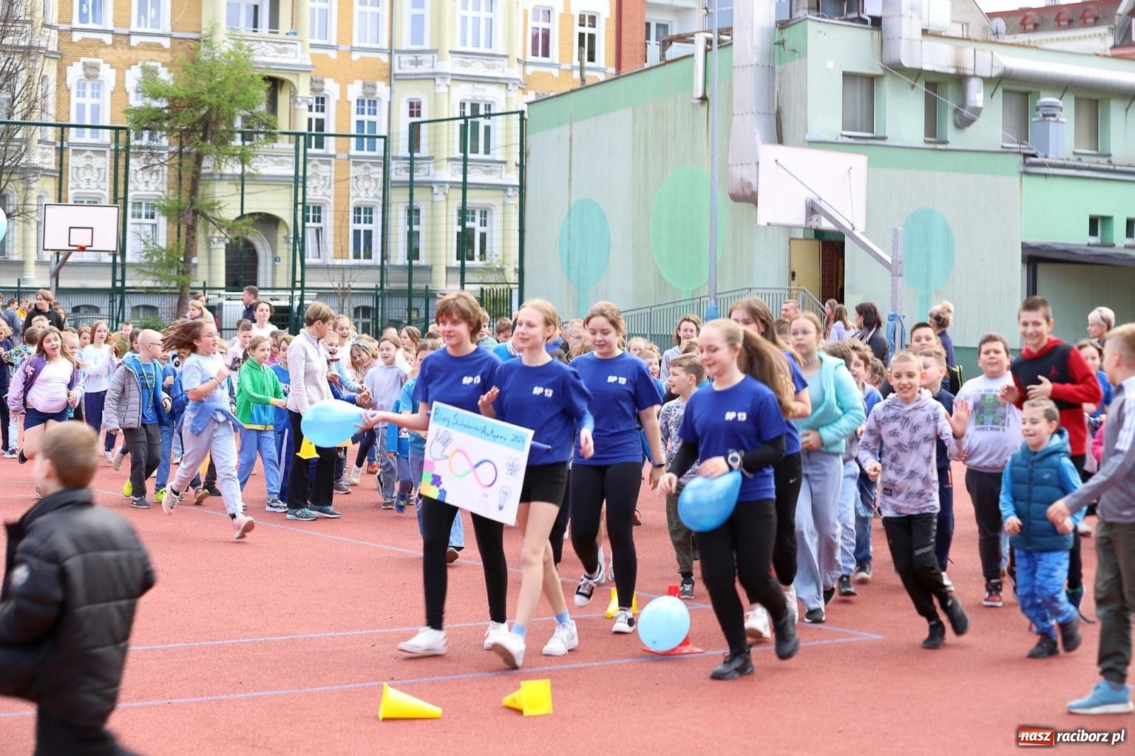 Zdjęcie w galerii na portalu naszraciborz.pl: Dzień Świadomości Autyzmu w SP 13 [FOTO i WIDEO] wiadomości z regionu