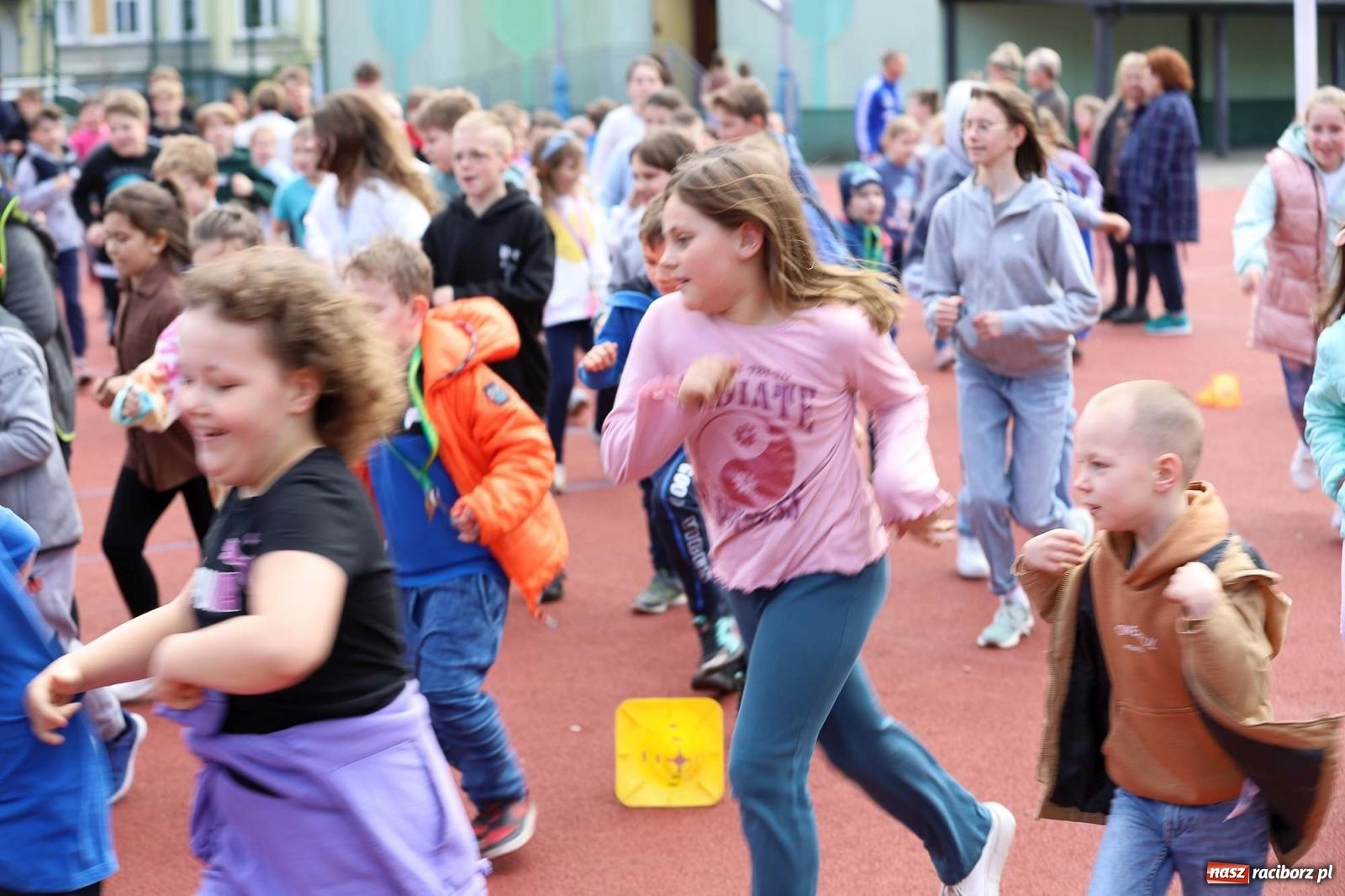 Zdjęcie w galerii na portalu naszraciborz.pl: Dzień Świadomości Autyzmu w SP 13 [FOTO i WIDEO] wiadomości z regionu
