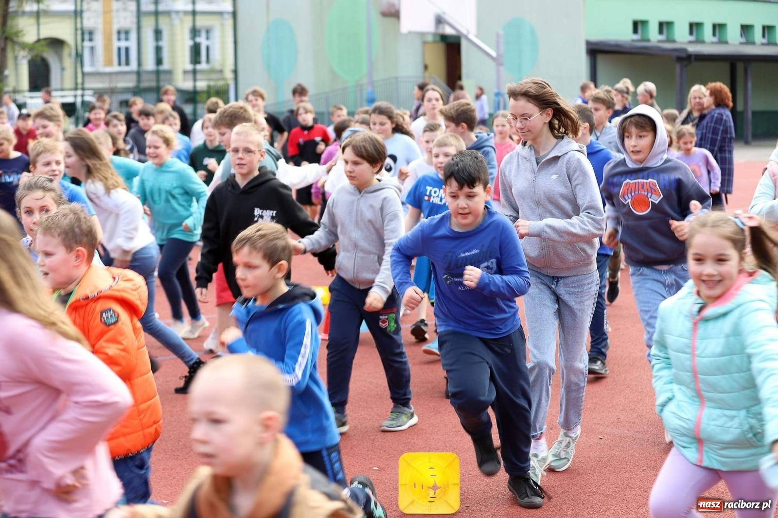 Zdjęcie w galerii na portalu naszraciborz.pl: Dzień Świadomości Autyzmu w SP 13 [FOTO i WIDEO] wiadomości z regionu