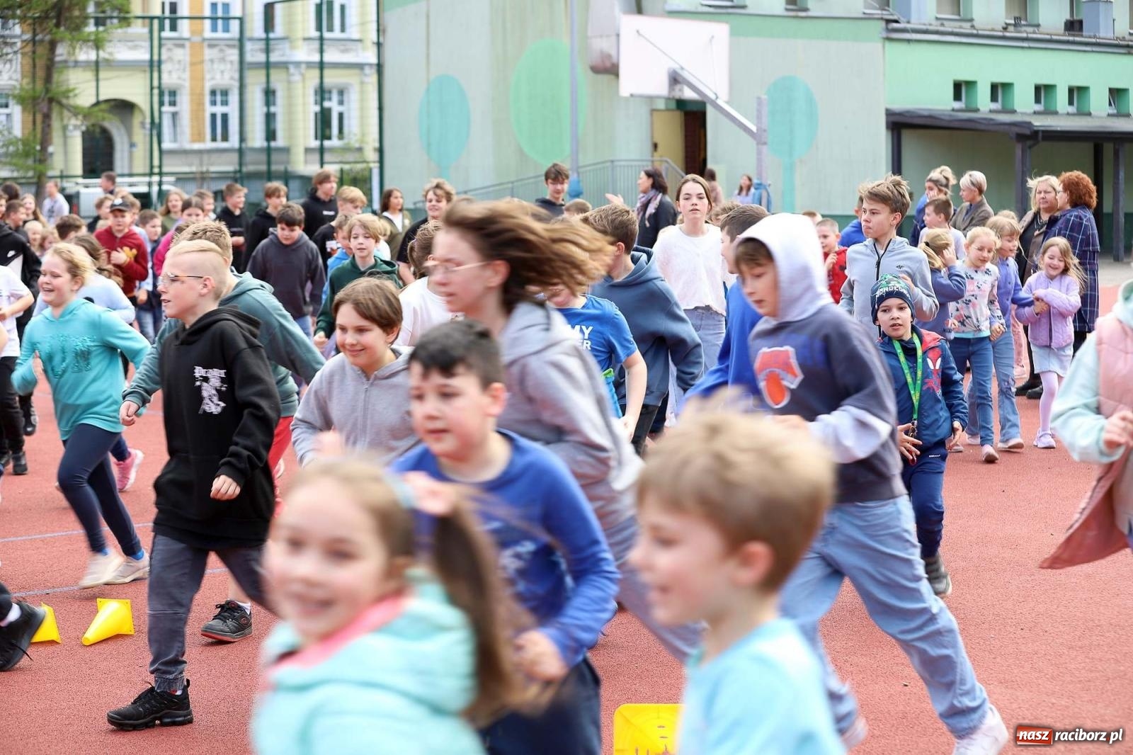 Zdjęcie w galerii na portalu naszraciborz.pl: Dzień Świadomości Autyzmu w SP 13 [FOTO i WIDEO] wiadomości z regionu