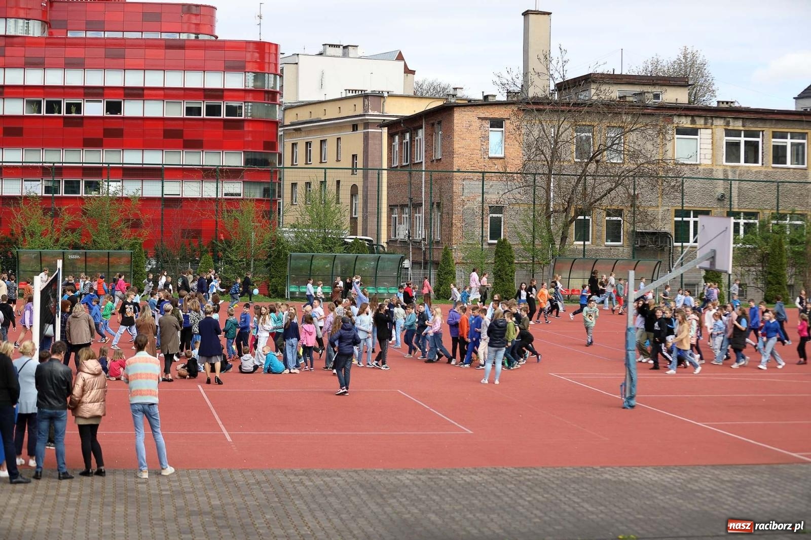 Zdjęcie w galerii na portalu naszraciborz.pl: Dzień Świadomości Autyzmu w SP 13 [FOTO i WIDEO] wiadomości z regionu