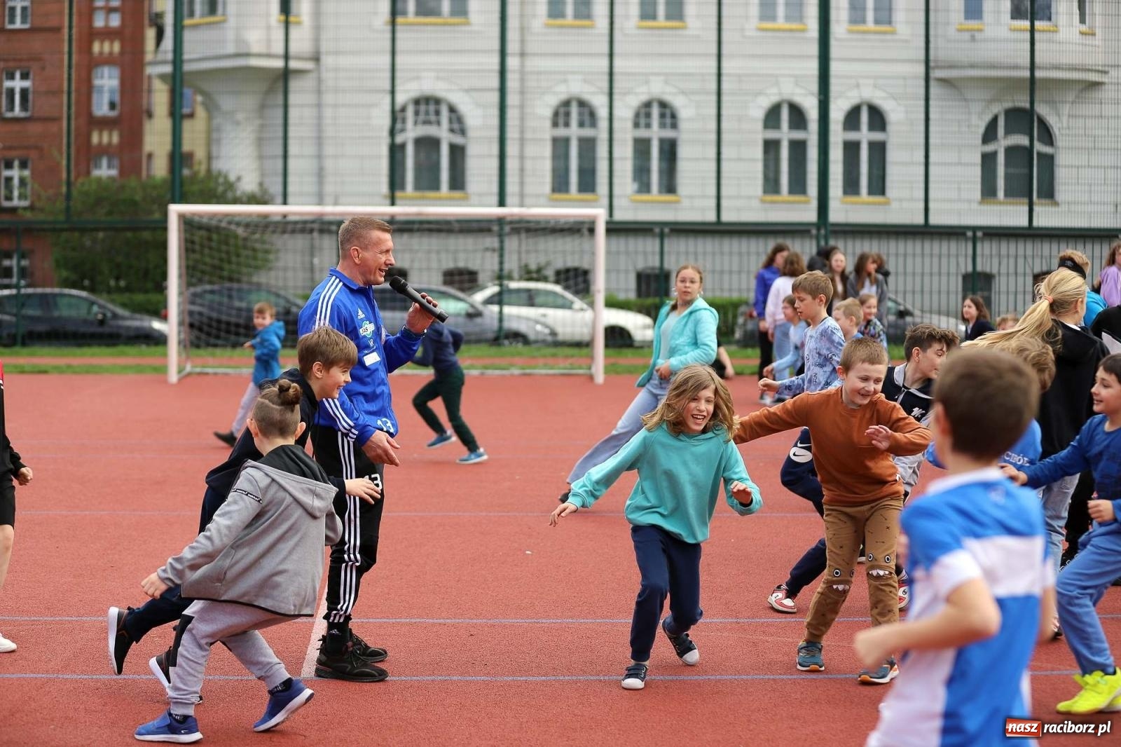 Zdjęcie w galerii na portalu naszraciborz.pl: Dzień Świadomości Autyzmu w SP 13 [FOTO i WIDEO] wiadomości z regionu