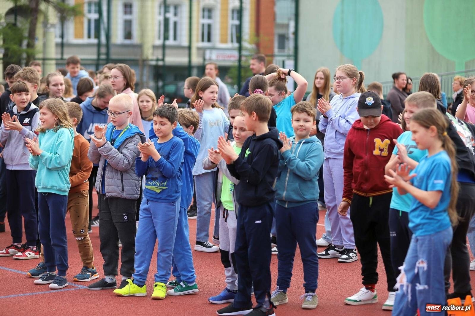 Zdjęcie w galerii na portalu naszraciborz.pl: Dzień Świadomości Autyzmu w SP 13 [FOTO i WIDEO] wiadomości z regionu