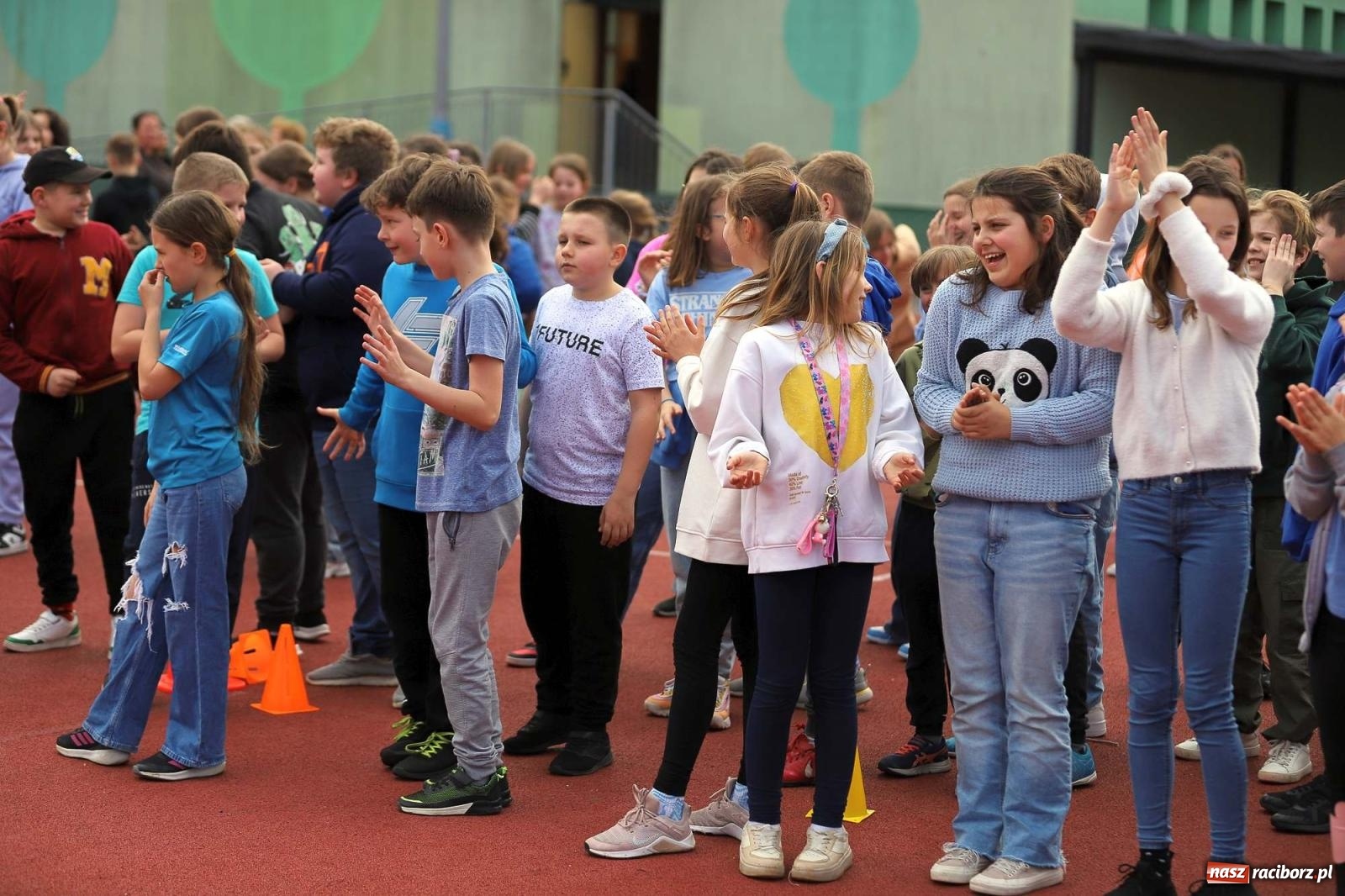 Zdjęcie w galerii na portalu naszraciborz.pl: Dzień Świadomości Autyzmu w SP 13 [FOTO i WIDEO] wiadomości z regionu
