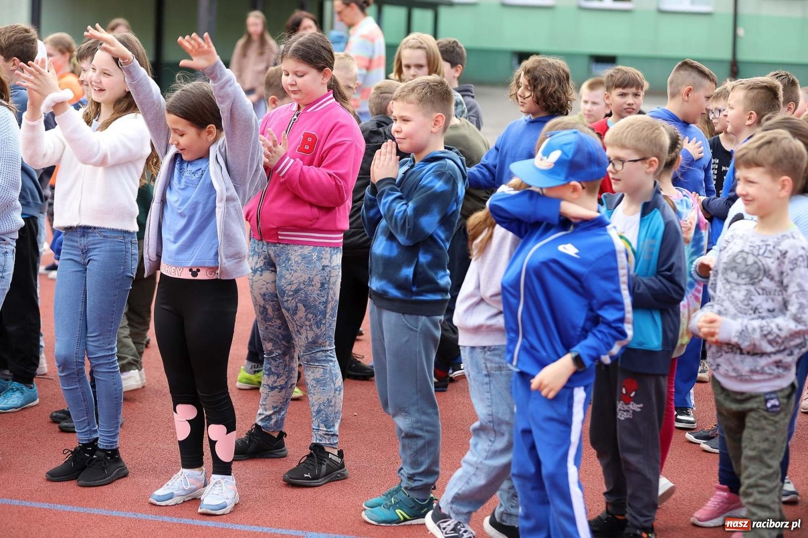 Zdjęcie w galerii na portalu naszraciborz.pl: Dzień Świadomości Autyzmu w SP 13 [FOTO i WIDEO] wiadomości z regionu