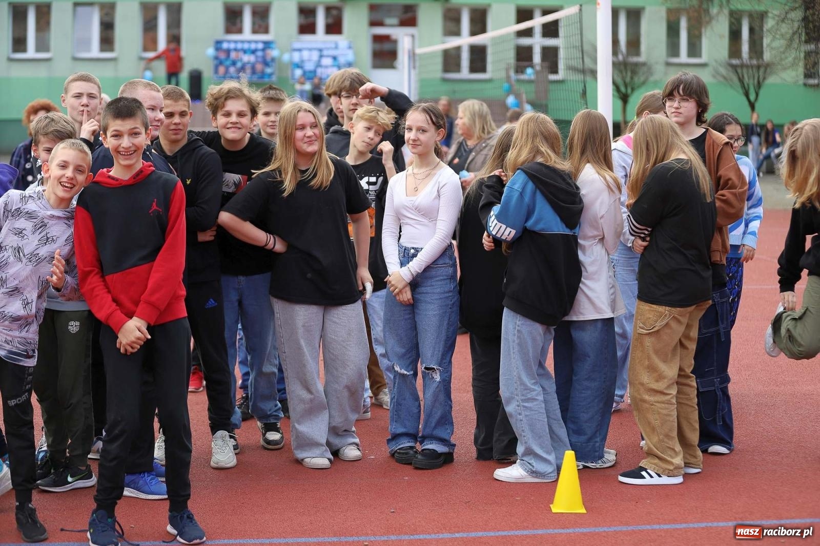 Zdjęcie w galerii na portalu naszraciborz.pl: Dzień Świadomości Autyzmu w SP 13 [FOTO i WIDEO] wiadomości z regionu