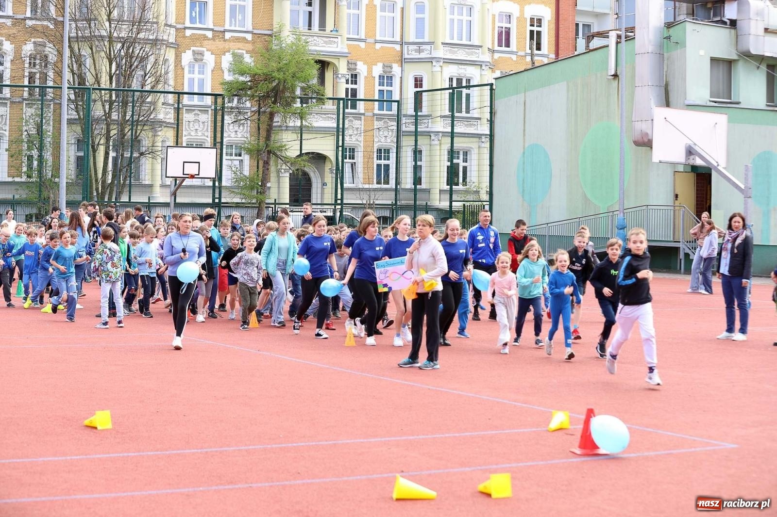 Zdjęcie w galerii na portalu naszraciborz.pl: Dzień Świadomości Autyzmu w SP 13 [FOTO i WIDEO] wiadomości z regionu