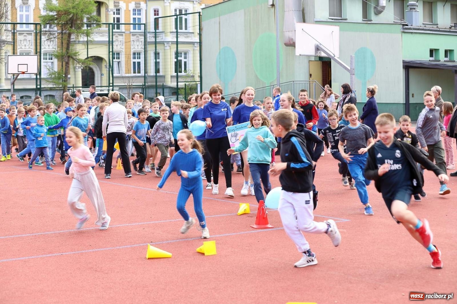 Zdjęcie w galerii na portalu naszraciborz.pl: Dzień Świadomości Autyzmu w SP 13 [FOTO i WIDEO] wiadomości z regionu