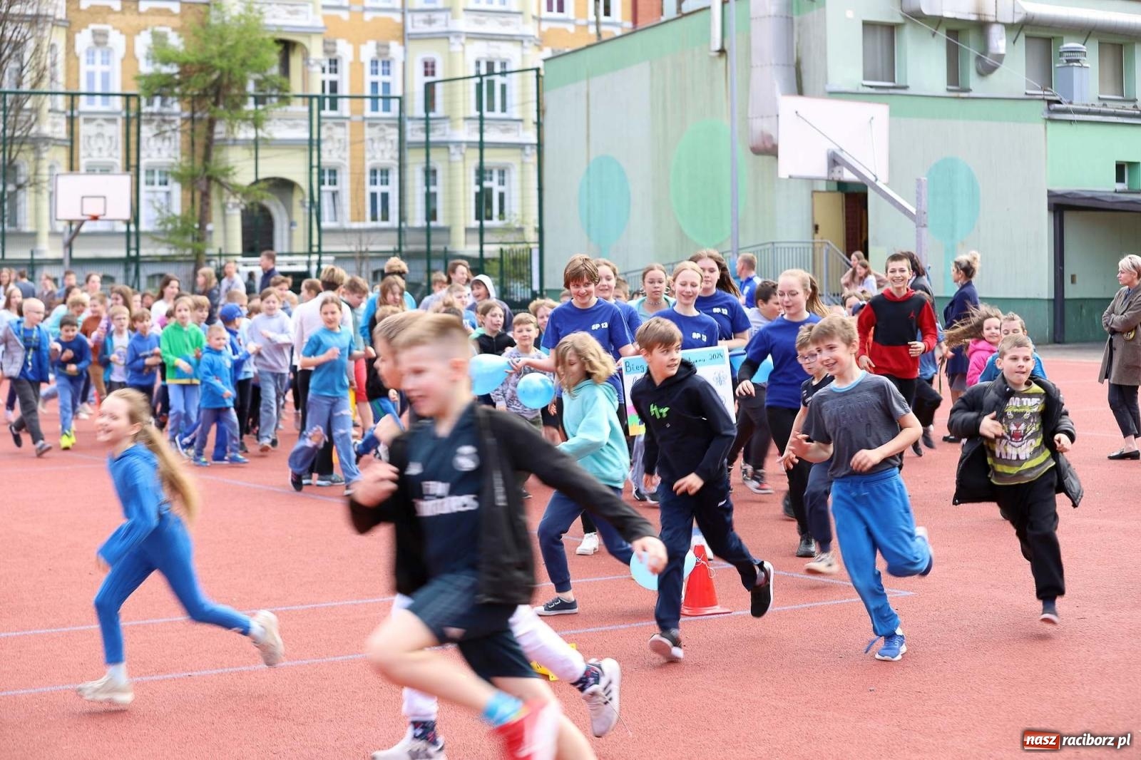 Zdjęcie w galerii na portalu naszraciborz.pl: Dzień Świadomości Autyzmu w SP 13 [FOTO i WIDEO] wiadomości z regionu
