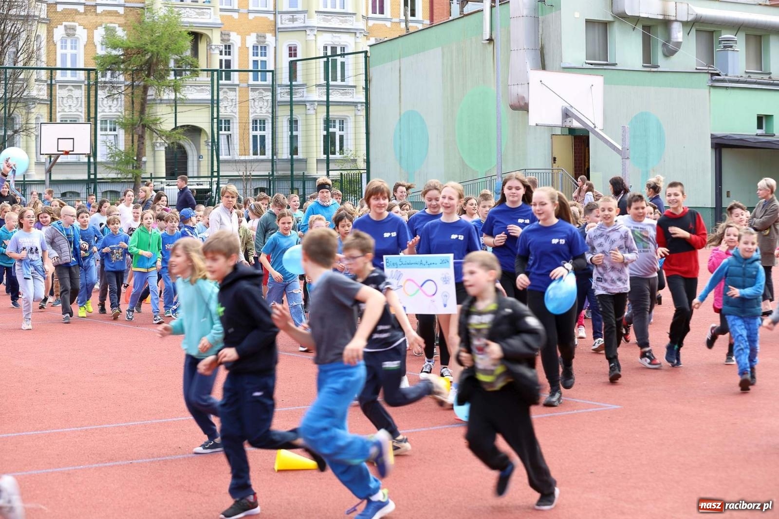 Zdjęcie w galerii na portalu naszraciborz.pl: Dzień Świadomości Autyzmu w SP 13 [FOTO i WIDEO] wiadomości z regionu