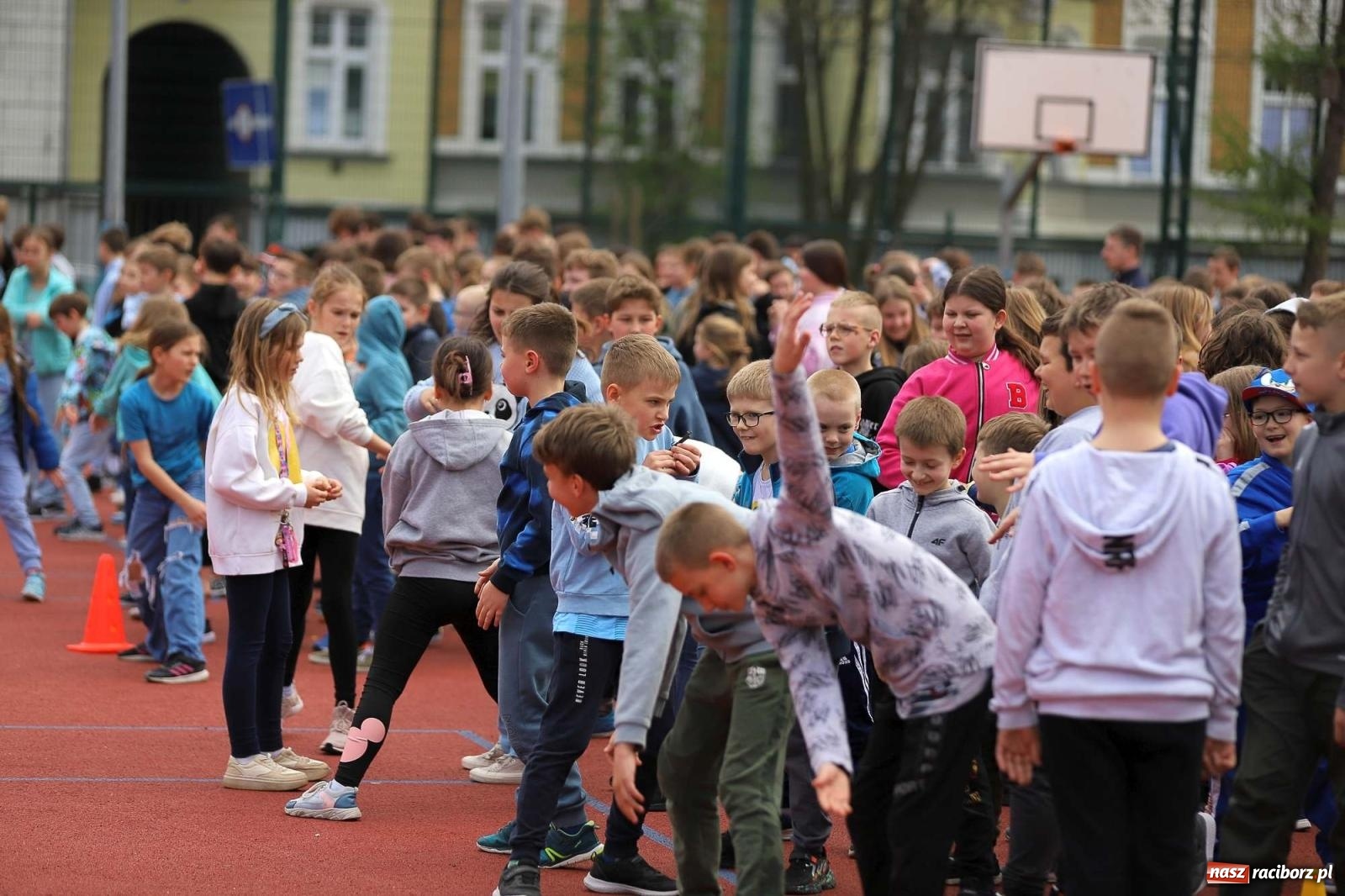 Zdjęcie w galerii na portalu naszraciborz.pl: Dzień Świadomości Autyzmu w SP 13 [FOTO i WIDEO] wiadomości z regionu