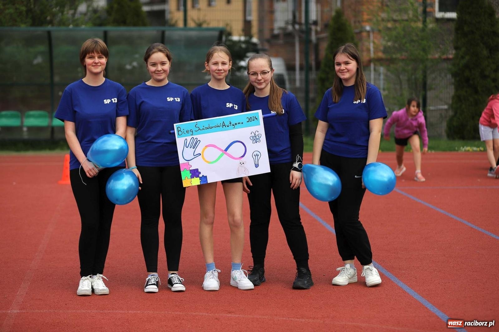 Zdjęcie w galerii na portalu naszraciborz.pl: Dzień Świadomości Autyzmu w SP 13 [FOTO i WIDEO] wiadomości z regionu