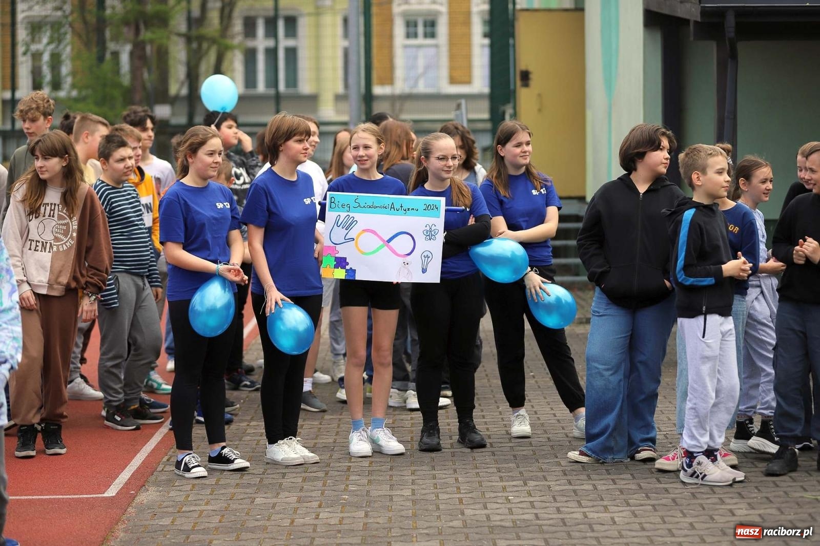 Zdjęcie w galerii na portalu naszraciborz.pl: Dzień Świadomości Autyzmu w SP 13 [FOTO i WIDEO] wiadomości z regionu