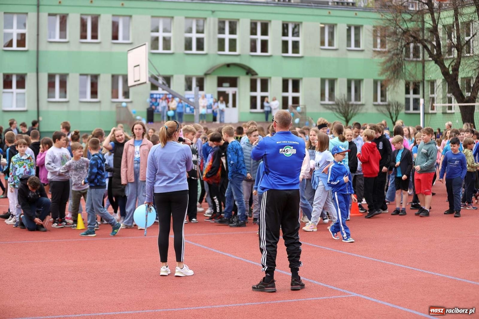 Zdjęcie w galerii na portalu naszraciborz.pl: Dzień Świadomości Autyzmu w SP 13 [FOTO i WIDEO] wiadomości z regionu
