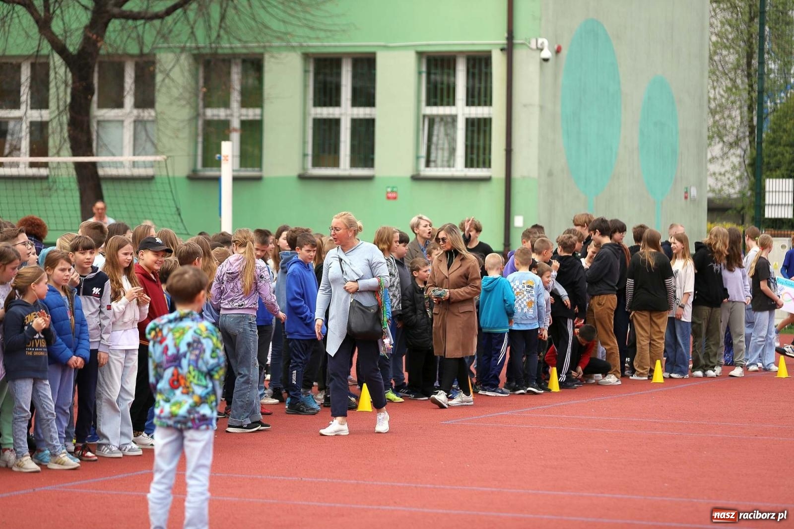 Zdjęcie w galerii na portalu naszraciborz.pl: Dzień Świadomości Autyzmu w SP 13 [FOTO i WIDEO] wiadomości z regionu