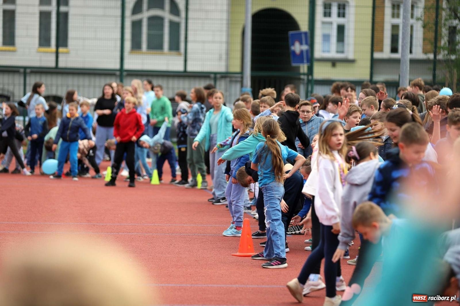Zdjęcie w galerii na portalu naszraciborz.pl: Dzień Świadomości Autyzmu w SP 13 [FOTO i WIDEO] wiadomości z regionu