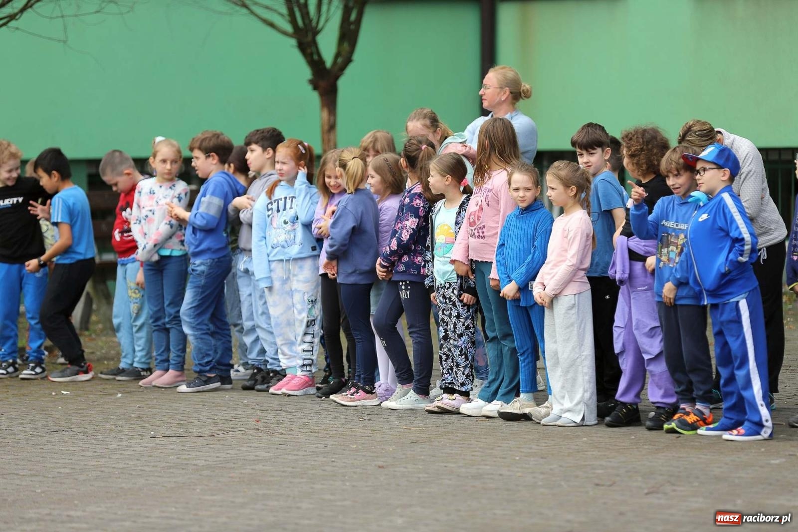 Zdjęcie w galerii na portalu naszraciborz.pl: Dzień Świadomości Autyzmu w SP 13 [FOTO i WIDEO] wiadomości z regionu