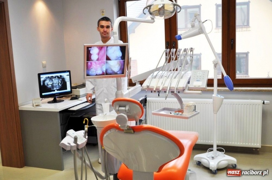 Zdjęcie w galerii na portalu naszraciborz.pl: Wybielanie zębów z Centrum Medycznym wiadomości z regionu