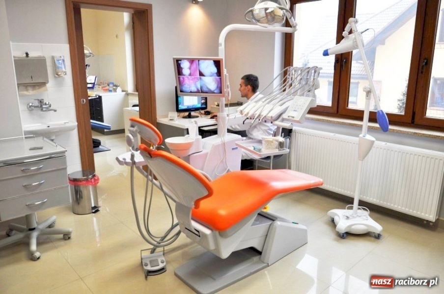 Zdjęcie w galerii na portalu naszraciborz.pl: Wybielanie zębów z Centrum Medycznym wiadomości z regionu