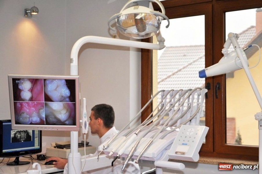 Zdjęcie w galerii na portalu naszraciborz.pl: Wybielanie zębów z Centrum Medycznym wiadomości z regionu