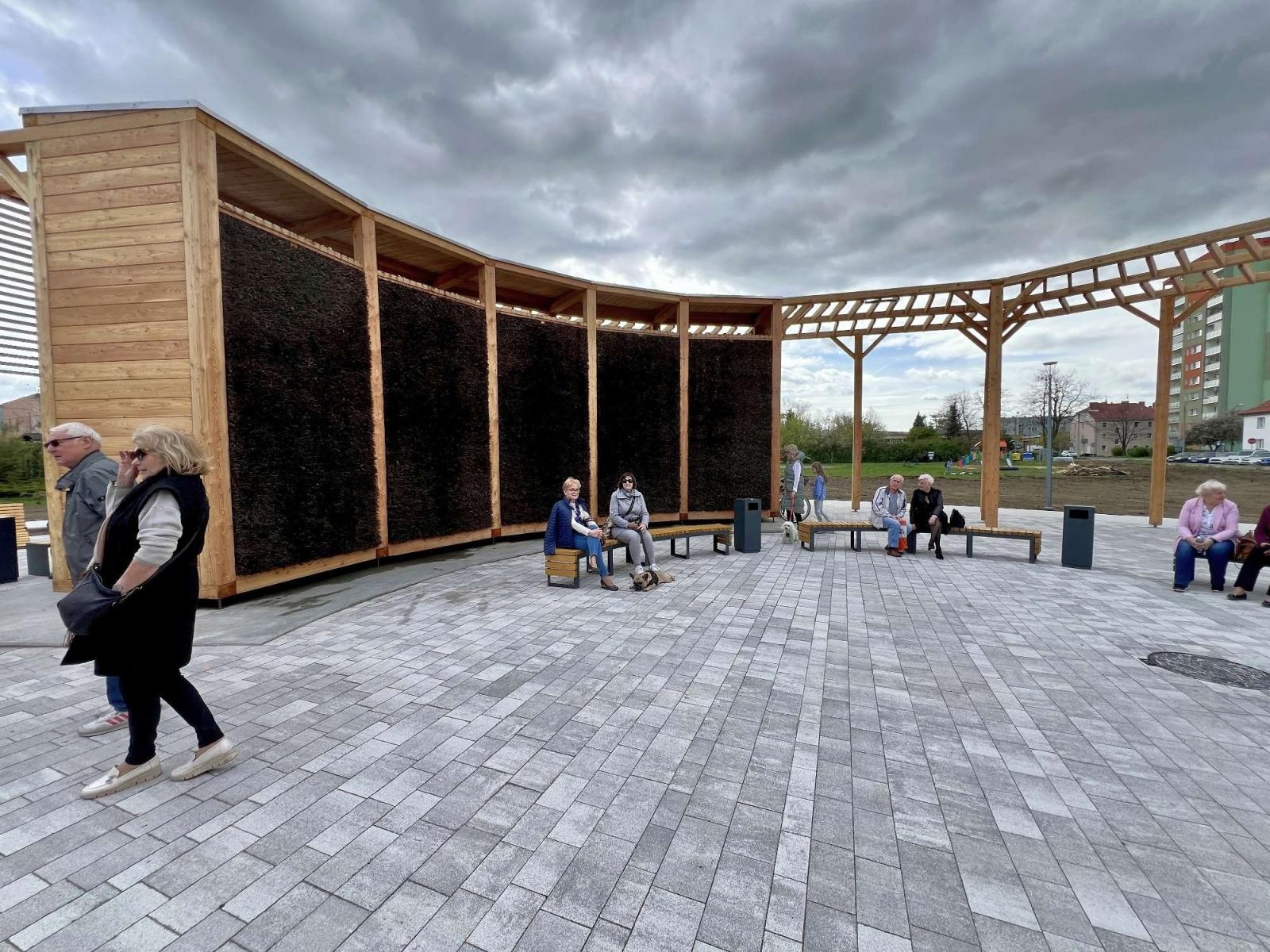 Zdjęcie w galerii na portalu naszraciborz.pl: Rzutem na taśmę przed wyborami. Tężnia na Ostrogu otwarta wiadomości z regionu