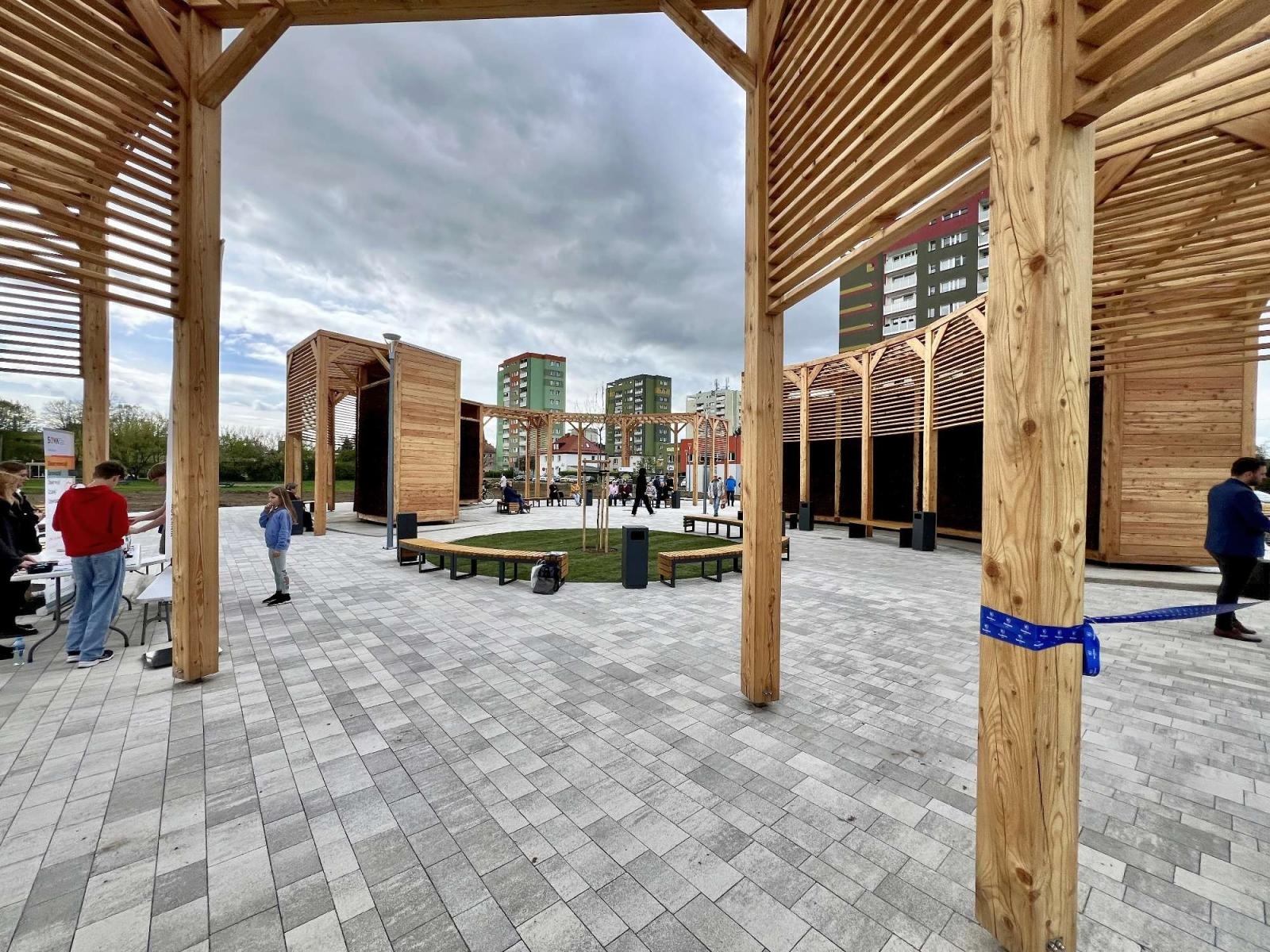 Zdjęcie w galerii na portalu naszraciborz.pl: Rzutem na taśmę przed wyborami. Tężnia na Ostrogu otwarta wiadomości z regionu