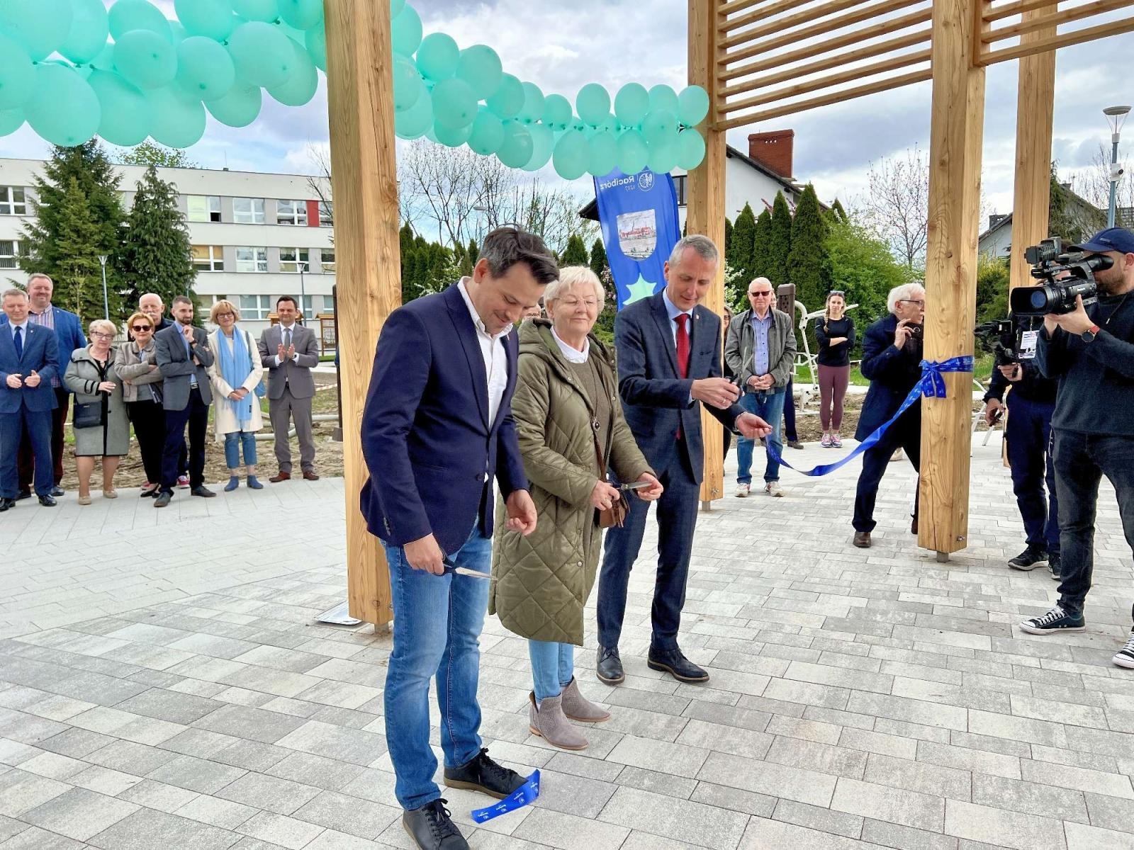 Zdjęcie w galerii na portalu naszraciborz.pl: Rzutem na taśmę przed wyborami. Tężnia na Ostrogu otwarta wiadomości z regionu
