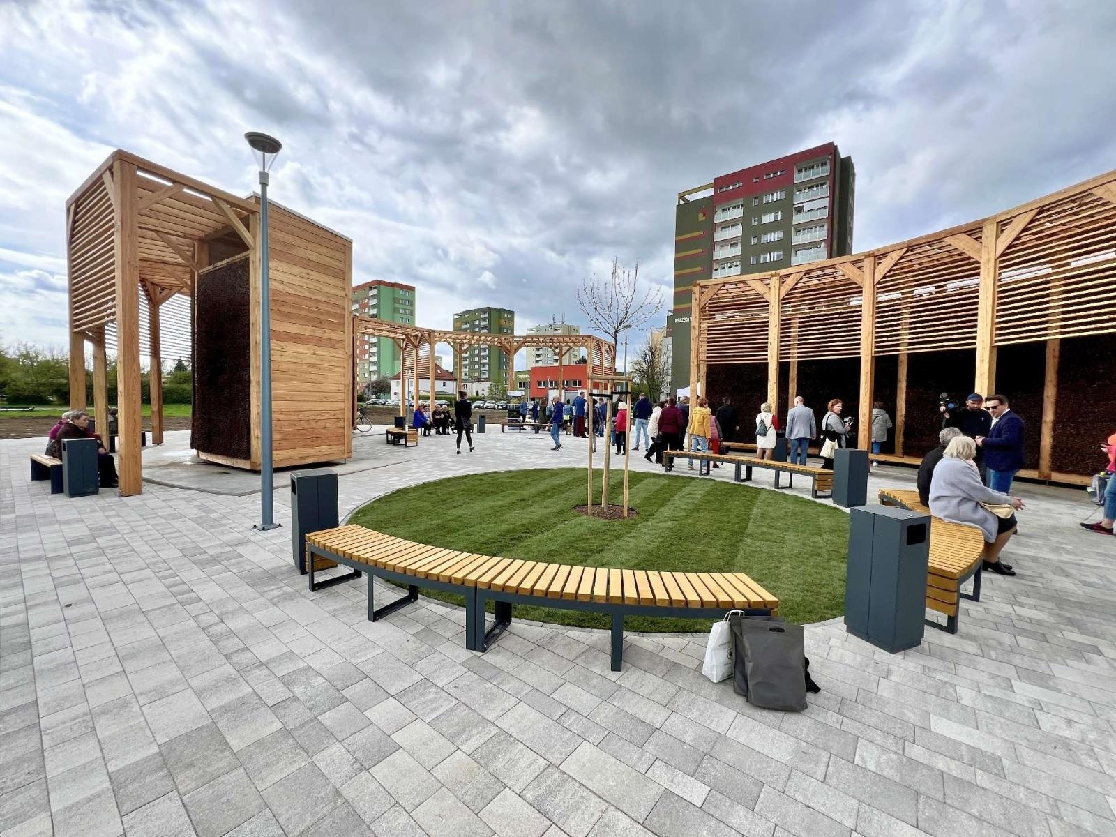 Zdjęcie w galerii na portalu naszraciborz.pl: Rzutem na taśmę przed wyborami. Tężnia na Ostrogu otwarta wiadomości z regionu