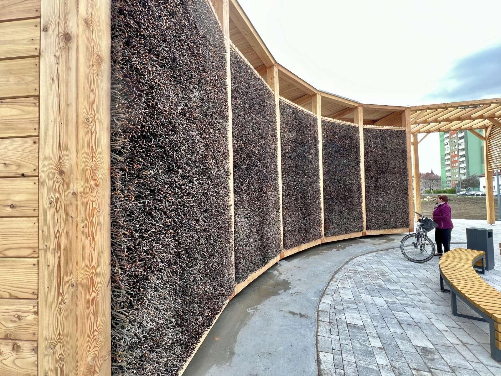 Zdjęcie w galerii na portalu naszraciborz.pl: Rzutem na taśmę przed wyborami. Tężnia na Ostrogu otwarta wiadomości z regionu