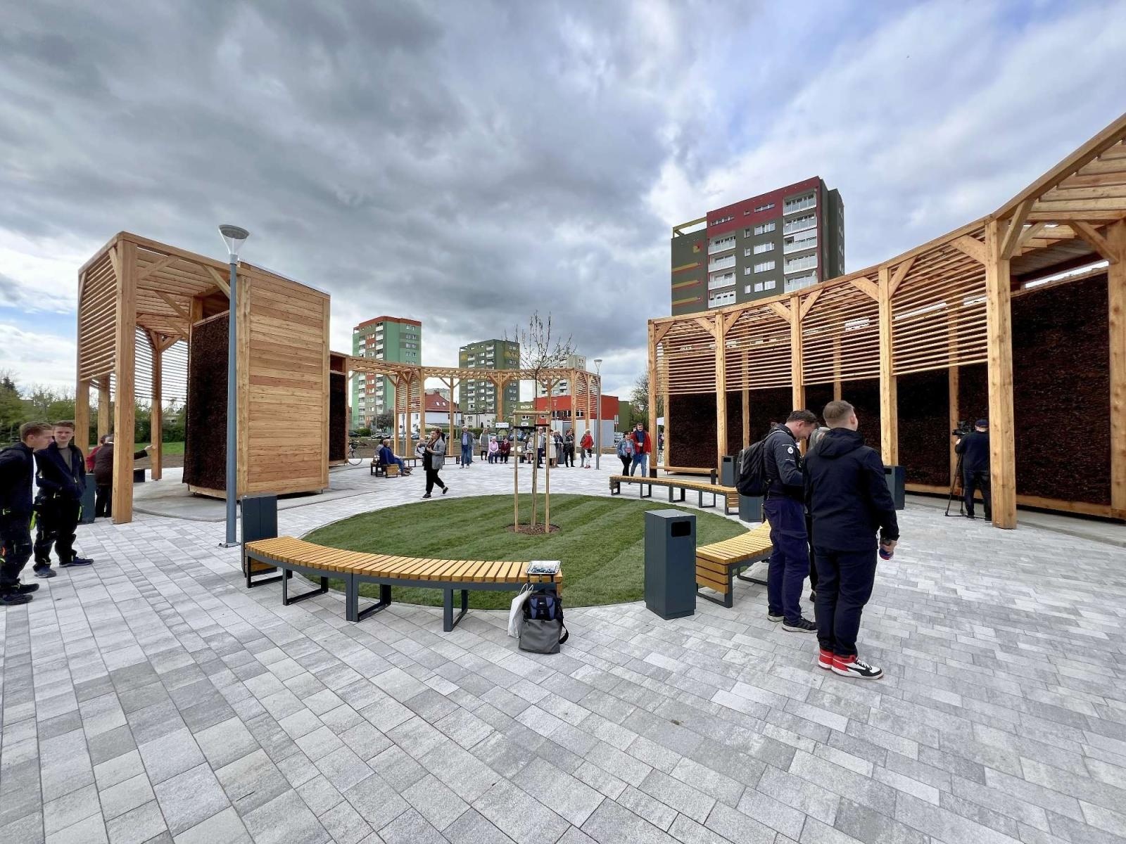 Zdjęcie w galerii na portalu naszraciborz.pl: Rzutem na taśmę przed wyborami. Tężnia na Ostrogu otwarta wiadomości z regionu