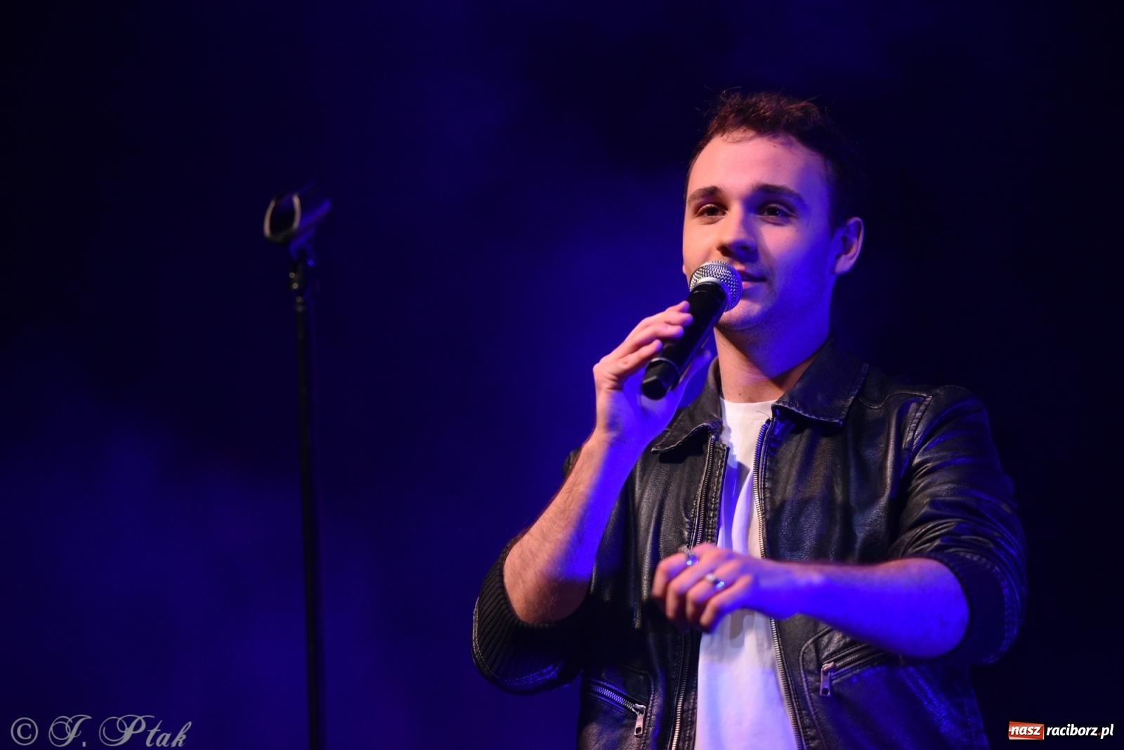 Zdjęcie w galerii na portalu naszraciborz.pl: Janek Górka z siostrami przed raciborską publicznością [FOTO i WIDEO] wiadomości z regionu