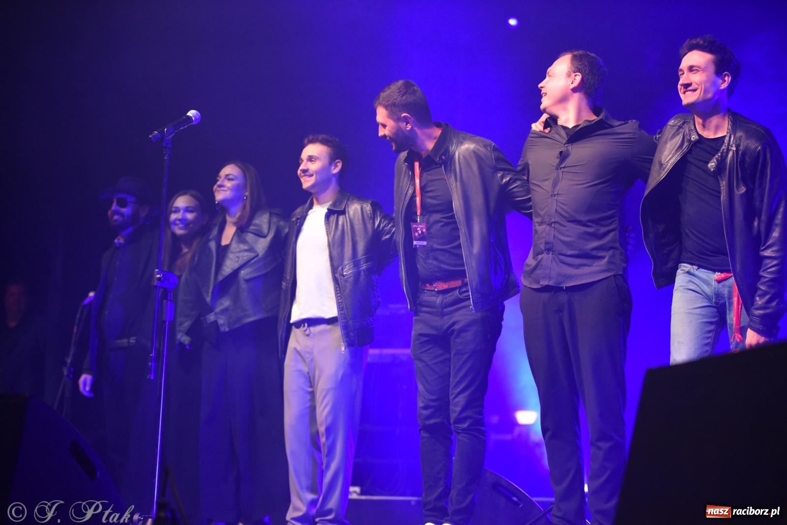 Zdjęcie w galerii na portalu naszraciborz.pl: Janek Górka z siostrami przed raciborską publicznością [FOTO i WIDEO] wiadomości z regionu