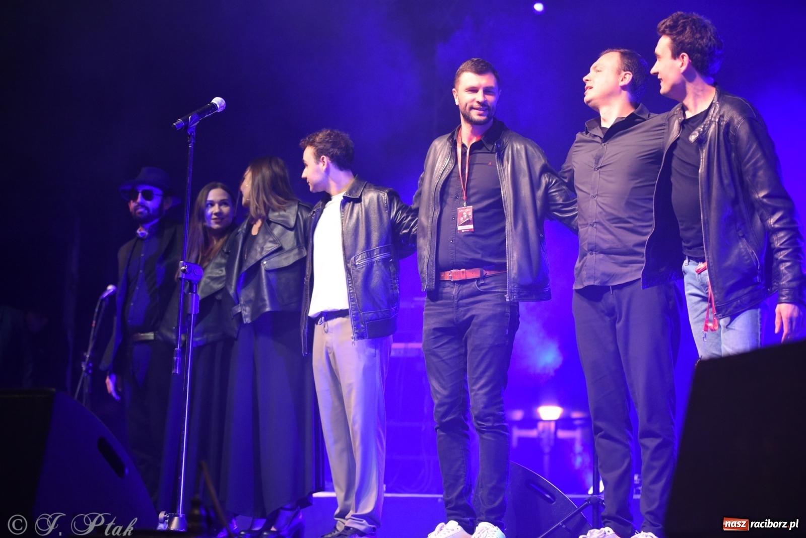 Zdjęcie w galerii na portalu naszraciborz.pl: Janek Górka z siostrami przed raciborską publicznością [FOTO i WIDEO] wiadomości z regionu