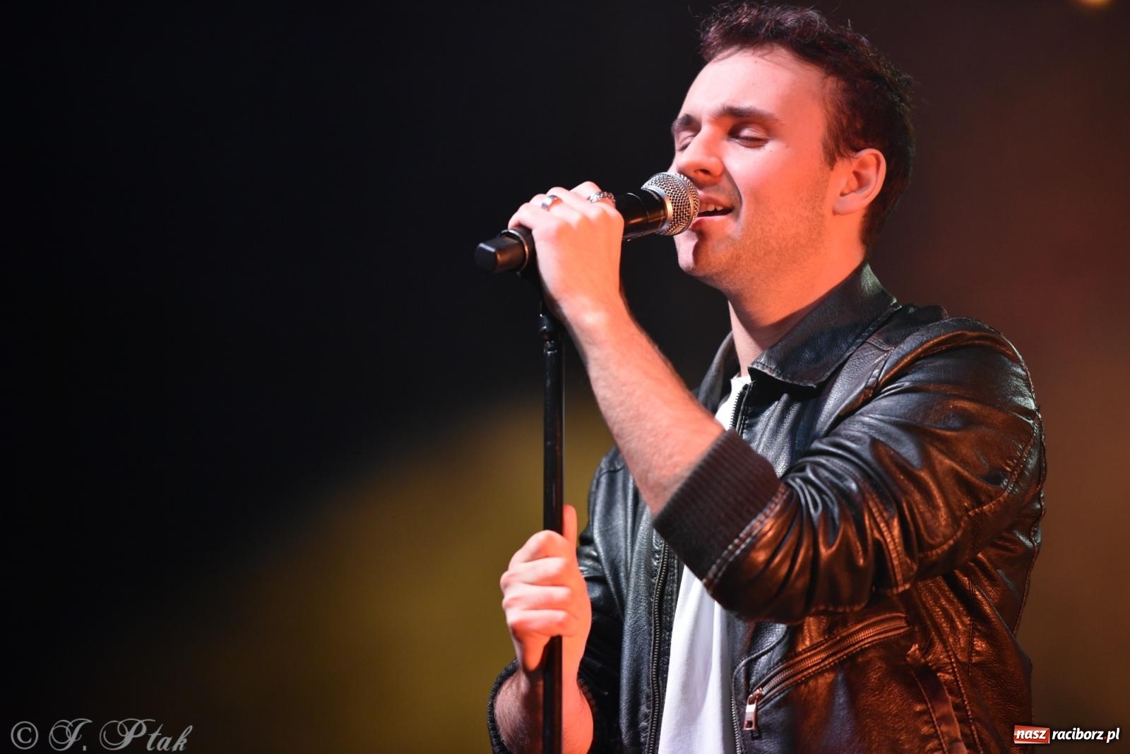 Zdjęcie w galerii na portalu naszraciborz.pl: Janek Górka z siostrami przed raciborską publicznością [FOTO i WIDEO] wiadomości z regionu