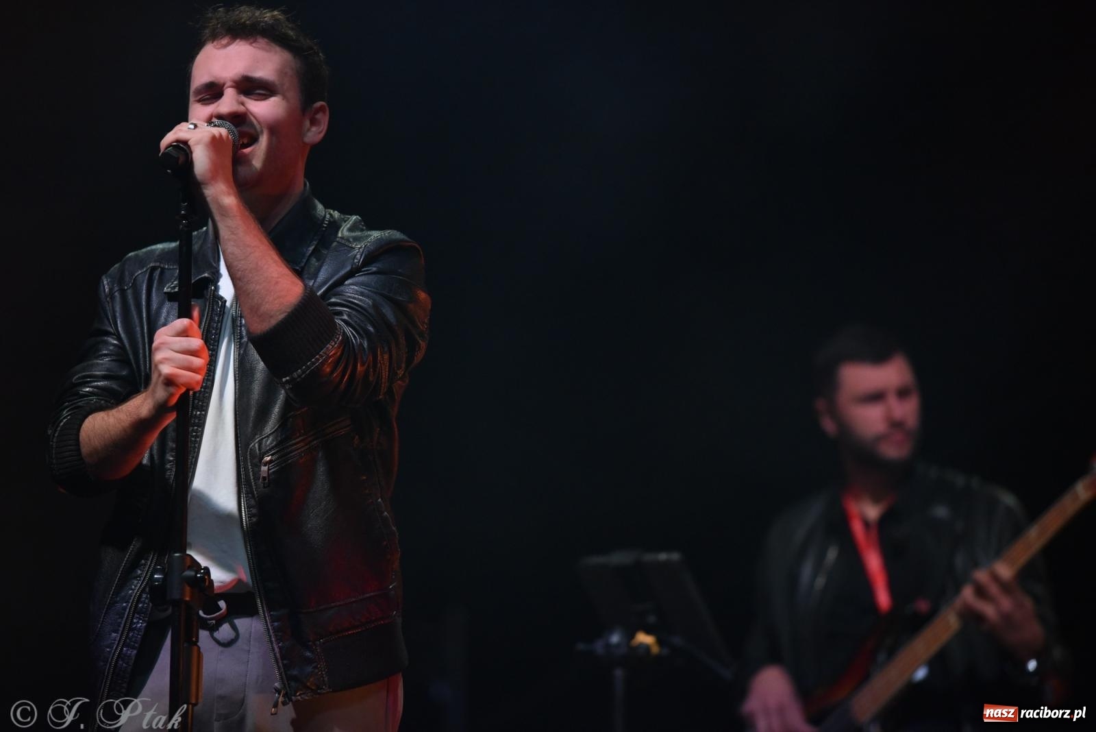 Zdjęcie w galerii na portalu naszraciborz.pl: Janek Górka z siostrami przed raciborską publicznością [FOTO i WIDEO] wiadomości z regionu