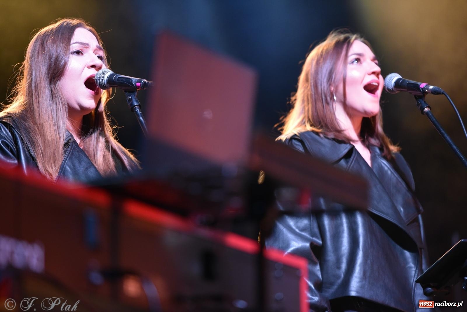 Zdjęcie w galerii na portalu naszraciborz.pl: Janek Górka z siostrami przed raciborską publicznością [FOTO i WIDEO] wiadomości z regionu