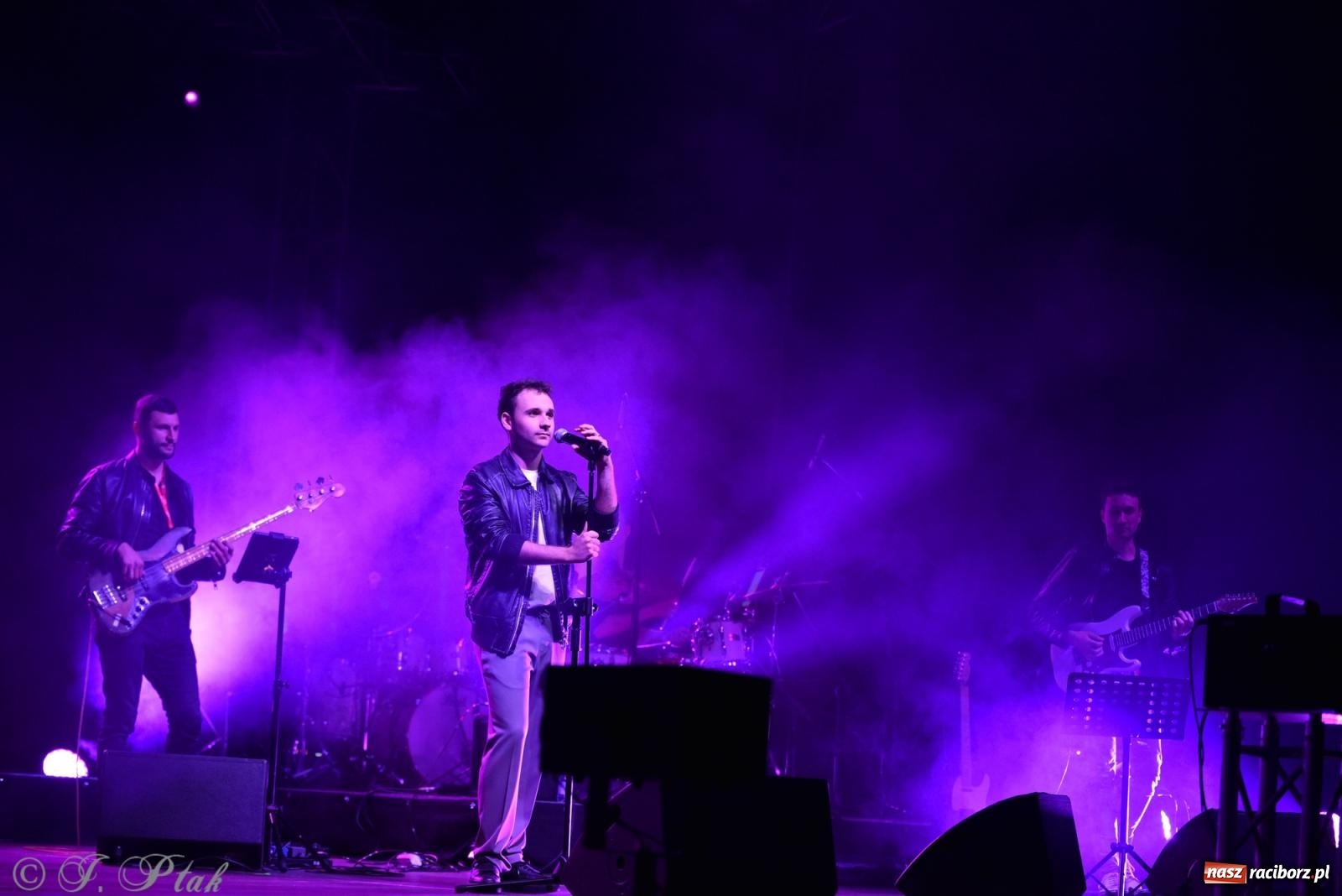 Zdjęcie w galerii na portalu naszraciborz.pl: Janek Górka z siostrami przed raciborską publicznością [FOTO i WIDEO] wiadomości z regionu