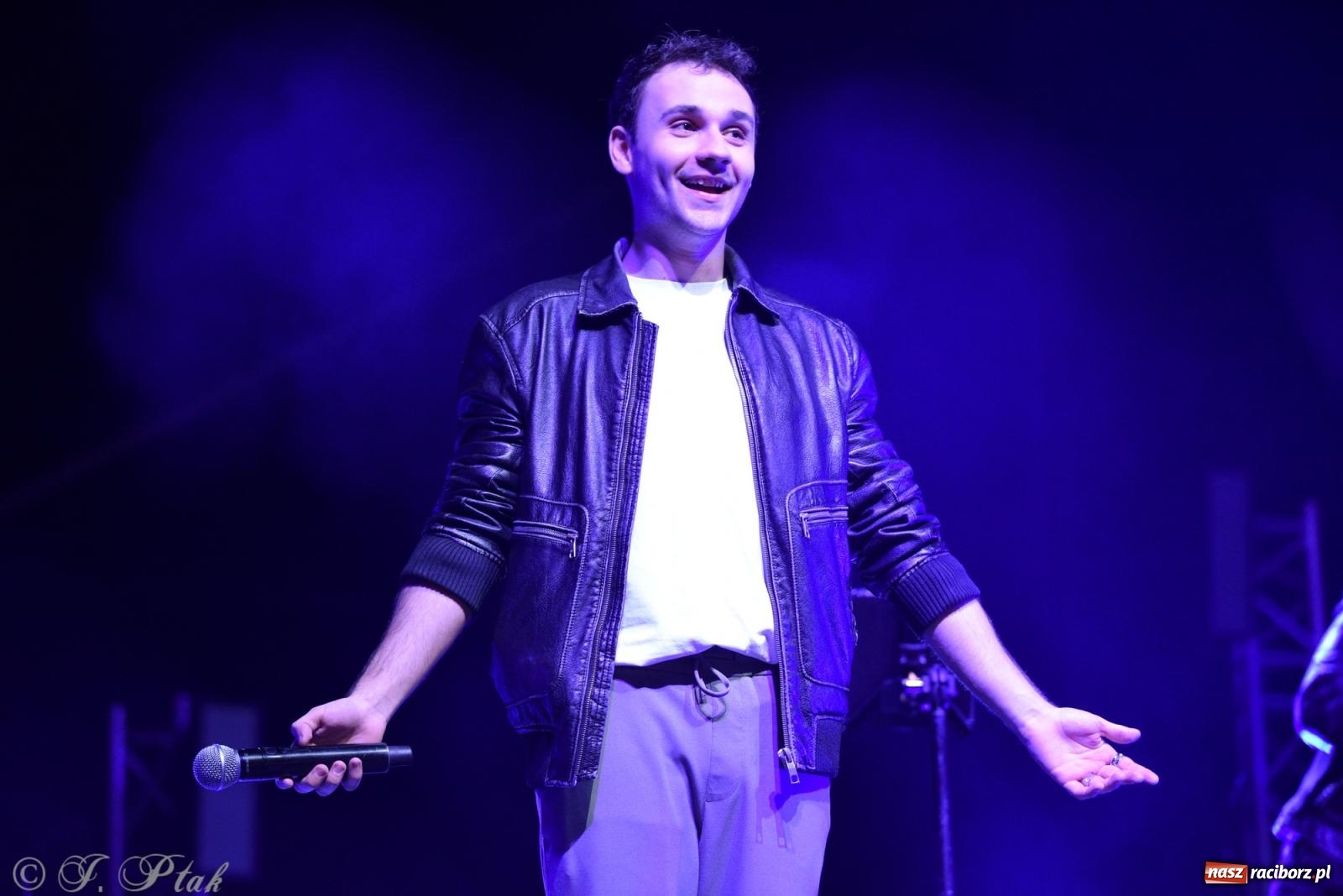 Zdjęcie w galerii na portalu naszraciborz.pl: Janek Górka z siostrami przed raciborską publicznością [FOTO i WIDEO] wiadomości z regionu