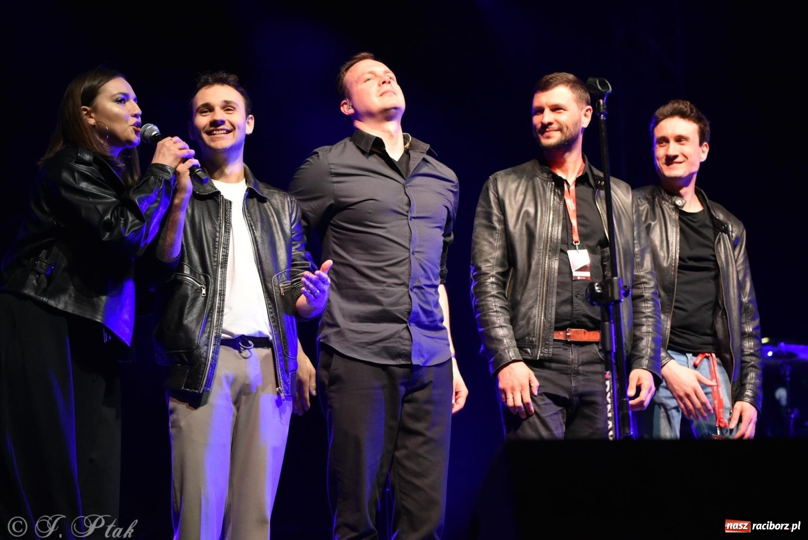 Zdjęcie w galerii na portalu naszraciborz.pl: Janek Górka z siostrami przed raciborską publicznością [FOTO i WIDEO] wiadomości z regionu