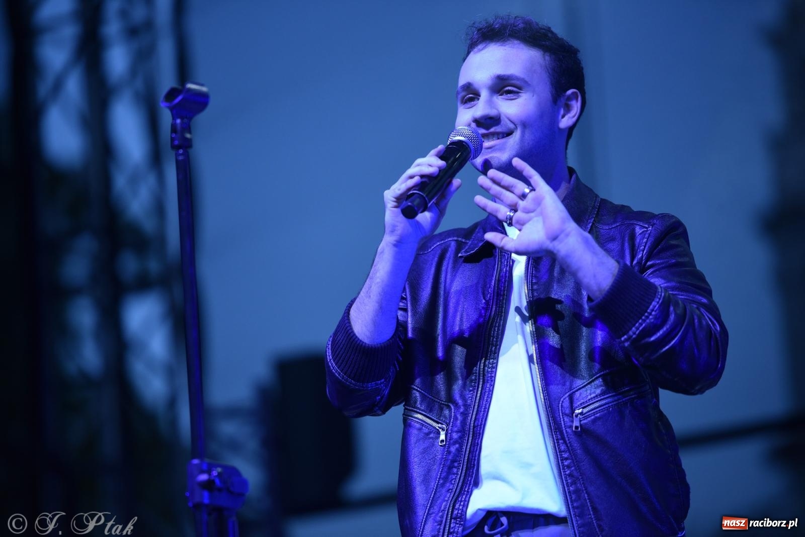 Zdjęcie w galerii na portalu naszraciborz.pl: Janek Górka z siostrami przed raciborską publicznością [FOTO i WIDEO] wiadomości z regionu