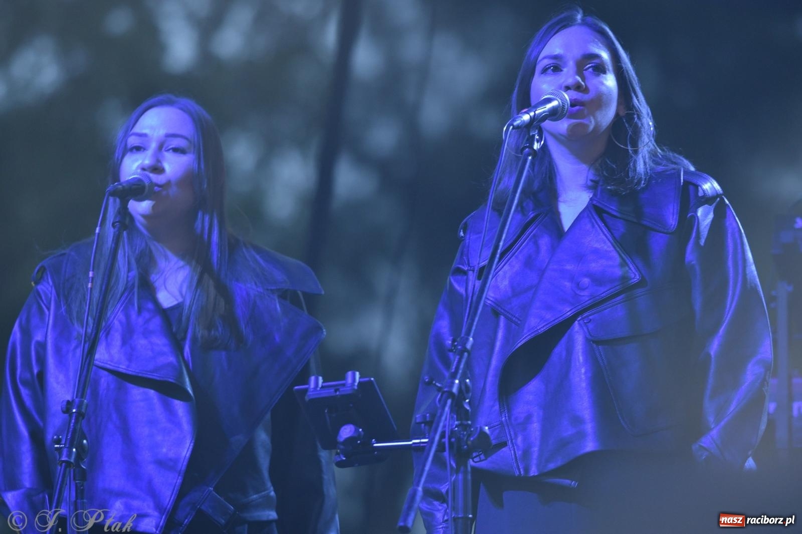 Zdjęcie w galerii na portalu naszraciborz.pl: Janek Górka z siostrami przed raciborską publicznością [FOTO i WIDEO] wiadomości z regionu