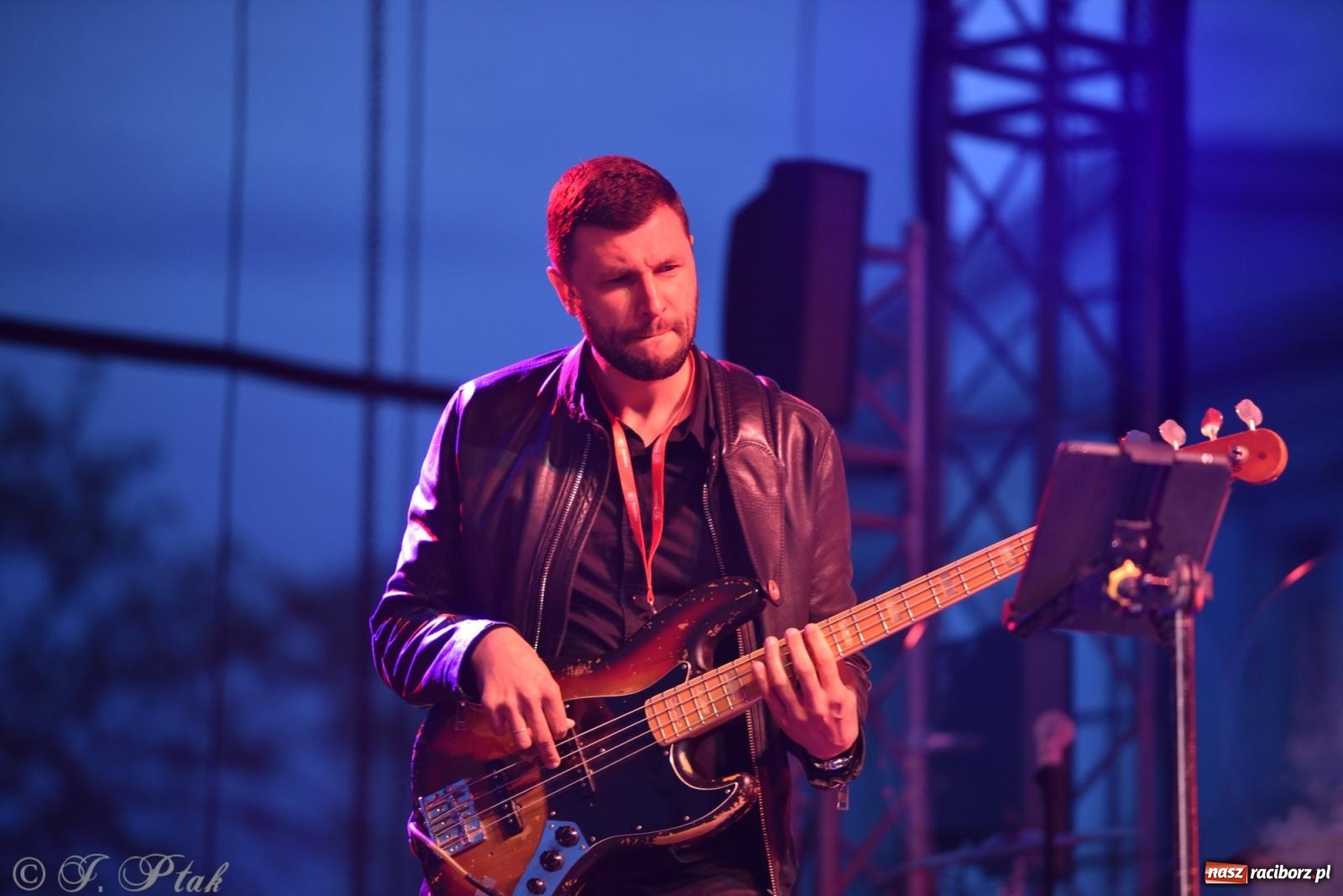 Zdjęcie w galerii na portalu naszraciborz.pl: Janek Górka z siostrami przed raciborską publicznością [FOTO i WIDEO] wiadomości z regionu